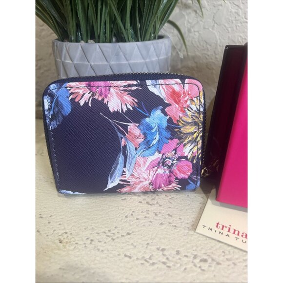 Trina Turk Floral Print Multicolored Zip Around Wallet NWT - Picture 2 of 8